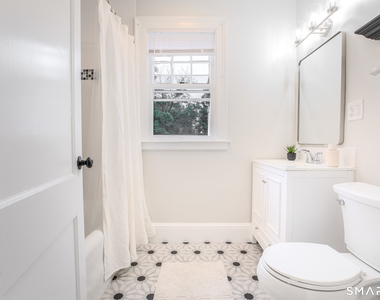 219 Jordan Lane - Photo Thumbnail 18