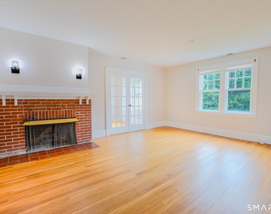 219 Jordan Lane - Photo Thumbnail 4