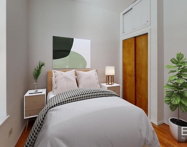 425 East 65th Street - Photo Thumbnail 2