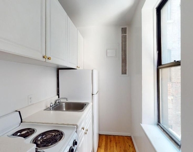425 East 65th Street - Photo Thumbnail 3