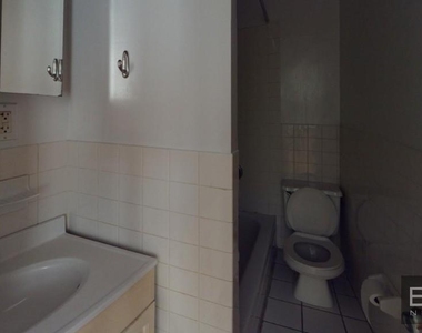 425 East 65th Street - Photo Thumbnail 4