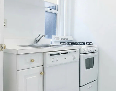 428 East 81st Street - Photo Thumbnail 1
