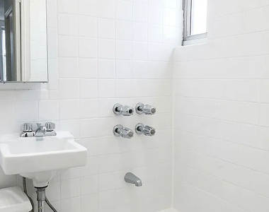428 East 81st Street - Photo Thumbnail 3