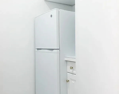 428 East 81st Street - Photo Thumbnail 2