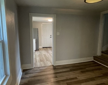 7526 Dickson St - Photo Thumbnail 10