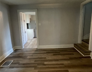 7526 Dickson St - Photo Thumbnail 11