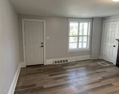 7526 Dickson St - Photo Thumbnail 12