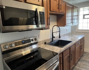 7442 Irvine St - Photo Thumbnail 4