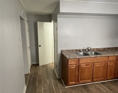 447 Hays Ave - Photo Thumbnail 3