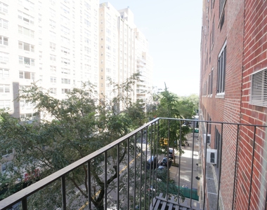 516 East 86th Street - Photo Thumbnail 12