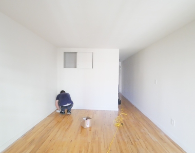 516 East 86th Street - Photo Thumbnail 2
