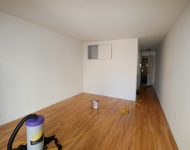 516 East 86th Street - Photo Thumbnail 3