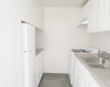 516 East 86th Street - Photo Thumbnail 4