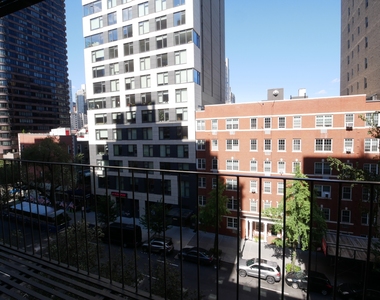 516 East 86th Street - Photo Thumbnail 9