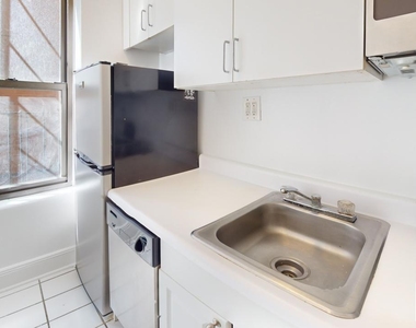 124 East 24th Street - Photo Thumbnail 4
