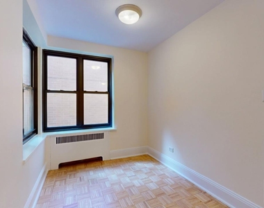124 East 24th Street - Photo Thumbnail 2