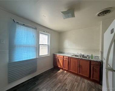 216 Newburgh Avenue - Photo Thumbnail 2