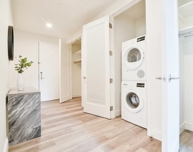 160 Clarkson Avenue - Photo Thumbnail 5