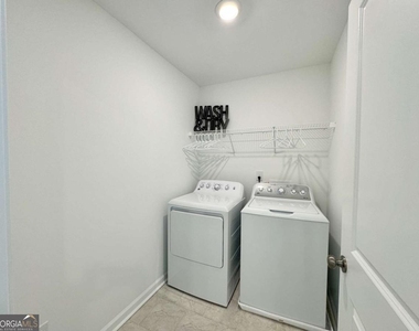 4090 Pierson Trace - Photo Thumbnail 9