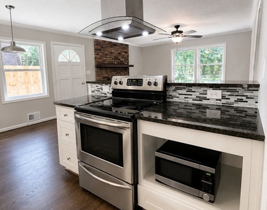 3148 Roberts Road - Photo Thumbnail 5