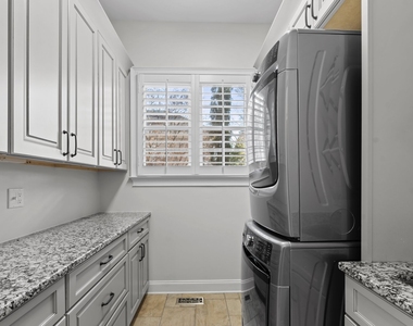 102 N Cove Drive - Photo Thumbnail 8