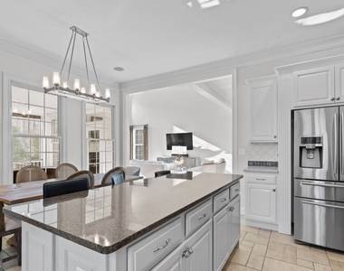 102 N Cove Drive - Photo Thumbnail 9