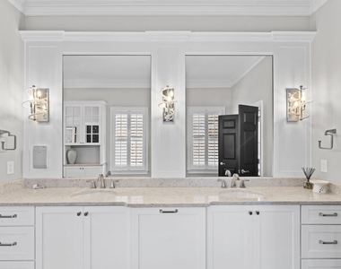 102 N Cove Drive - Photo Thumbnail 17