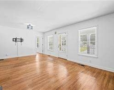 2429 Claude Street Nw - Photo Thumbnail 6