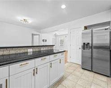 2429 Claude Street Nw - Photo Thumbnail 12