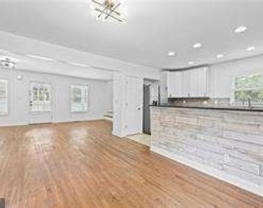 2429 Claude Street Nw - Photo Thumbnail 8
