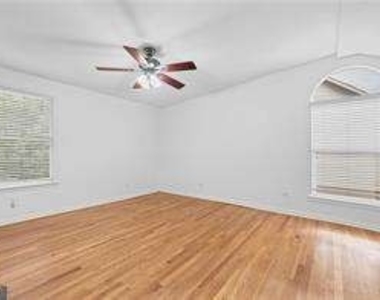 2429 Claude Street Nw - Photo Thumbnail 23