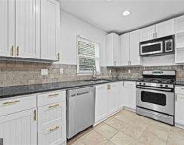 2429 Claude Street Nw - Photo Thumbnail 10