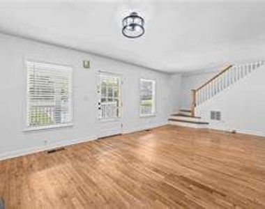 2429 Claude Street Nw - Photo Thumbnail 5