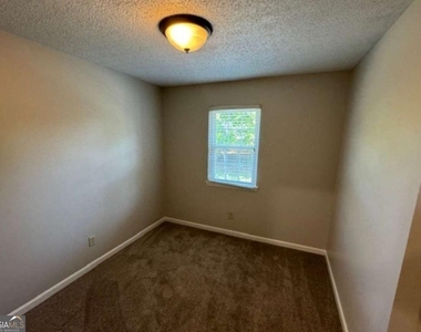 37 Mcintosh Parkway - Photo Thumbnail 5