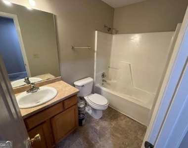 37 Mcintosh Parkway - Photo Thumbnail 4