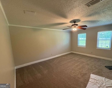 37 Mcintosh Parkway - Photo Thumbnail 2