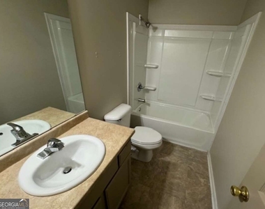 37 Mcintosh Parkway - Photo Thumbnail 3