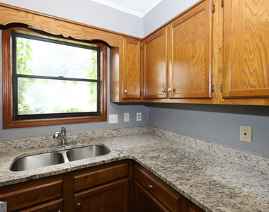 5461 Park Place - Photo Thumbnail 8