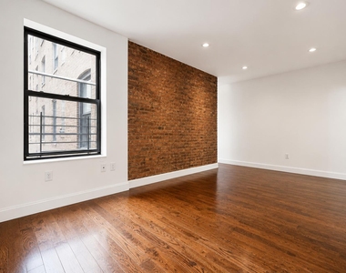 186 Claremont Avenue - Photo Thumbnail 2