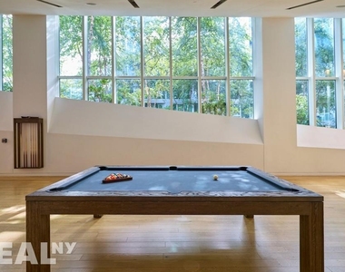 West 57th Street - Photo Thumbnail 8