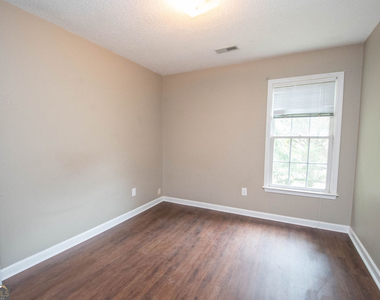 110 Sheldon Way - Photo Thumbnail 21