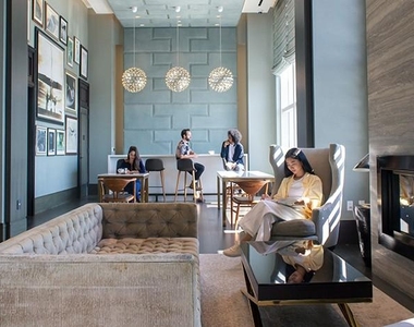 555 Tenth Avenue - Photo Thumbnail 2