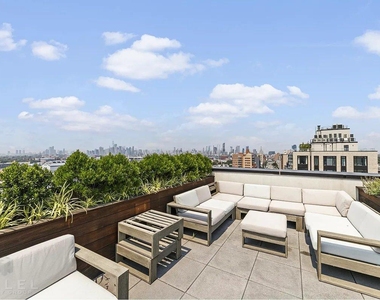 Fourth Avenue - Photo Thumbnail 11