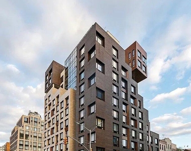 Fourth Avenue - Photo Thumbnail 16