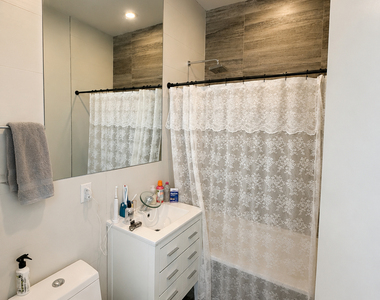 105 Vanderveer Street - Photo Thumbnail 3