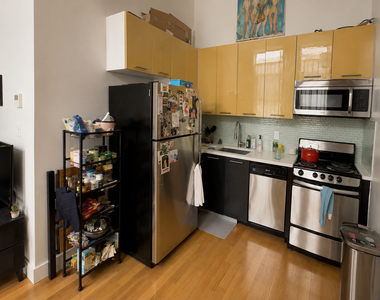 105 Vanderveer Street - Photo Thumbnail 2