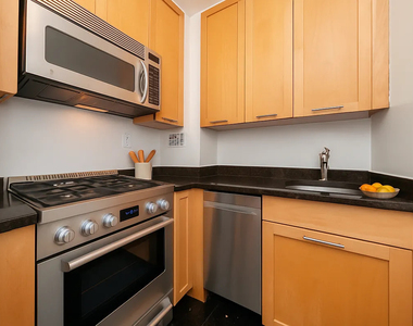 236 East 36th Street - Photo Thumbnail 2