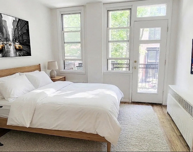 270 West 25th Street - Photo Thumbnail 1