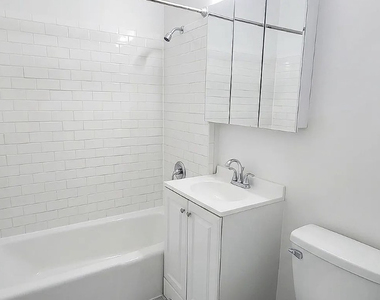 270 West 25th Street - Photo Thumbnail 5