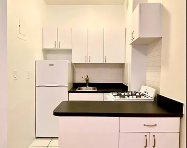 East 74th Street and York - Photo Thumbnail 8
